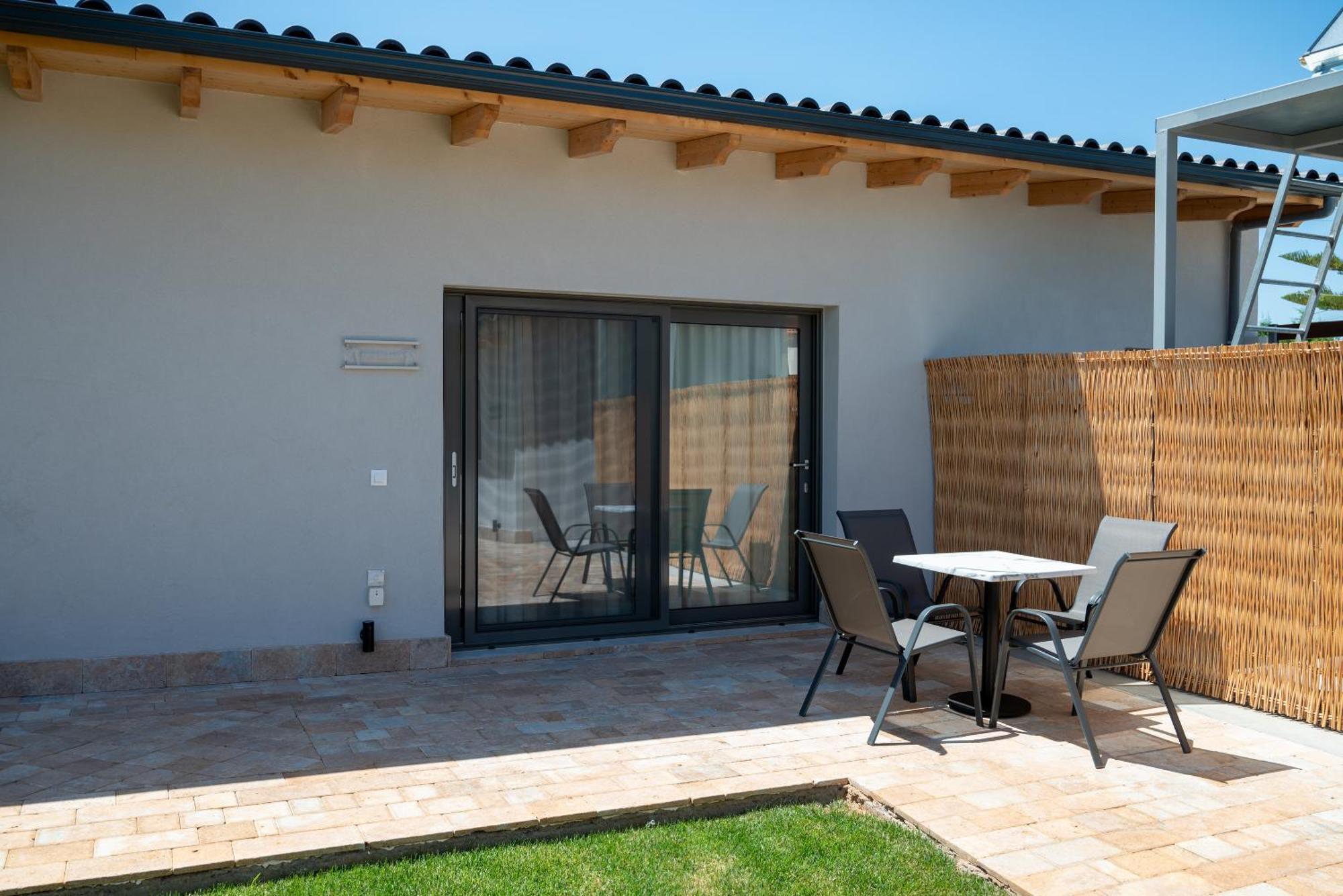 Paradise Apartments Artemida Bagian luar foto