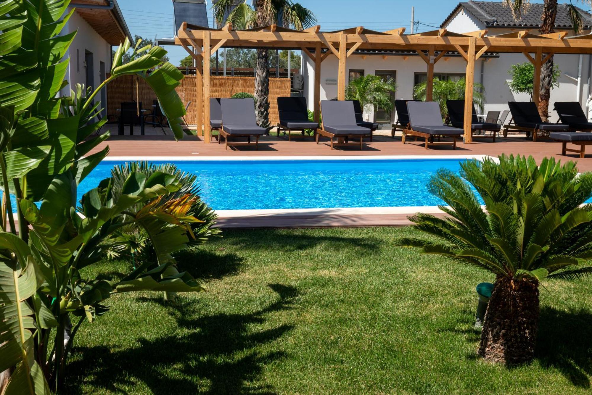 Paradise Apartments Artemida Bagian luar foto