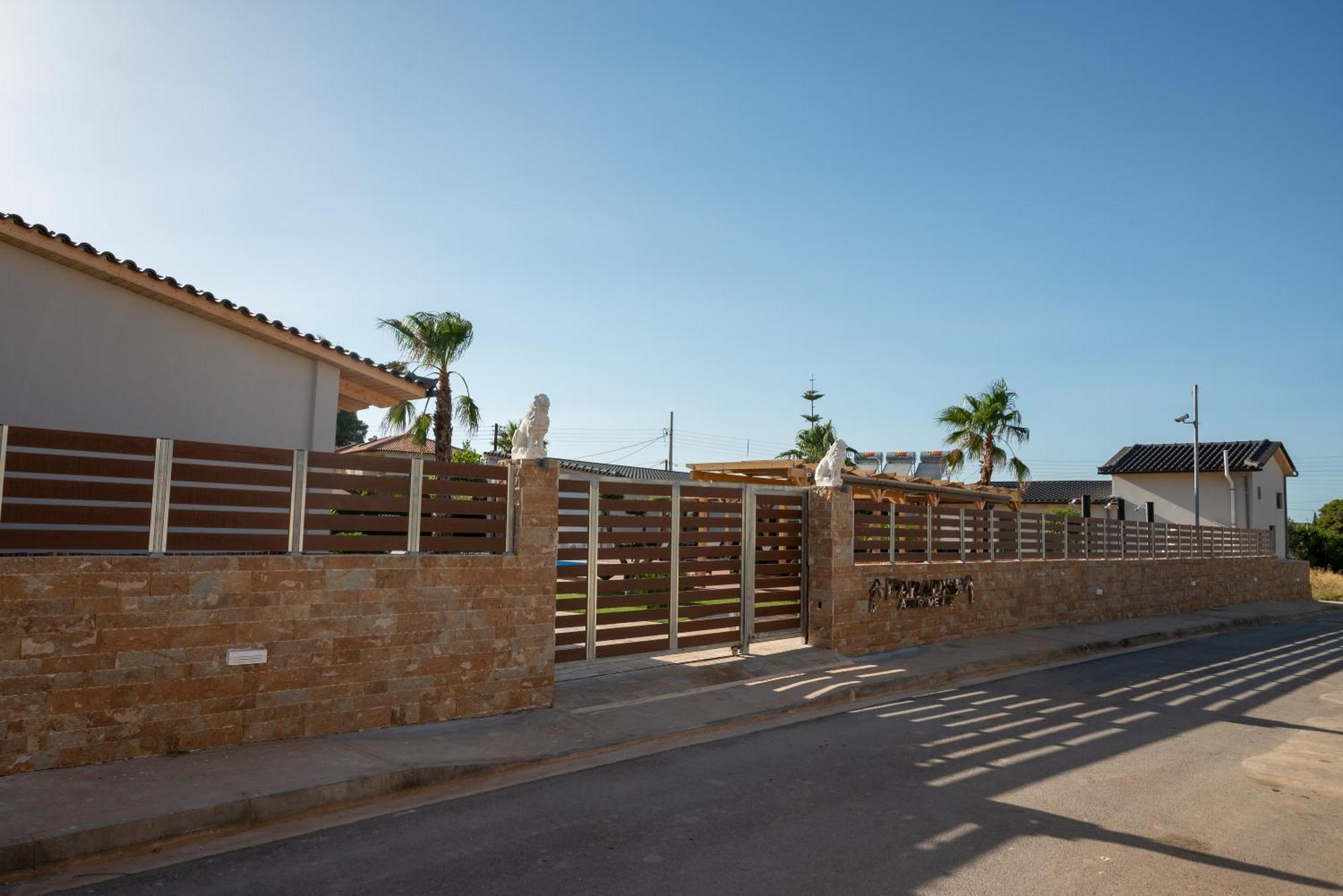 Paradise Apartments Artemida Bagian luar foto